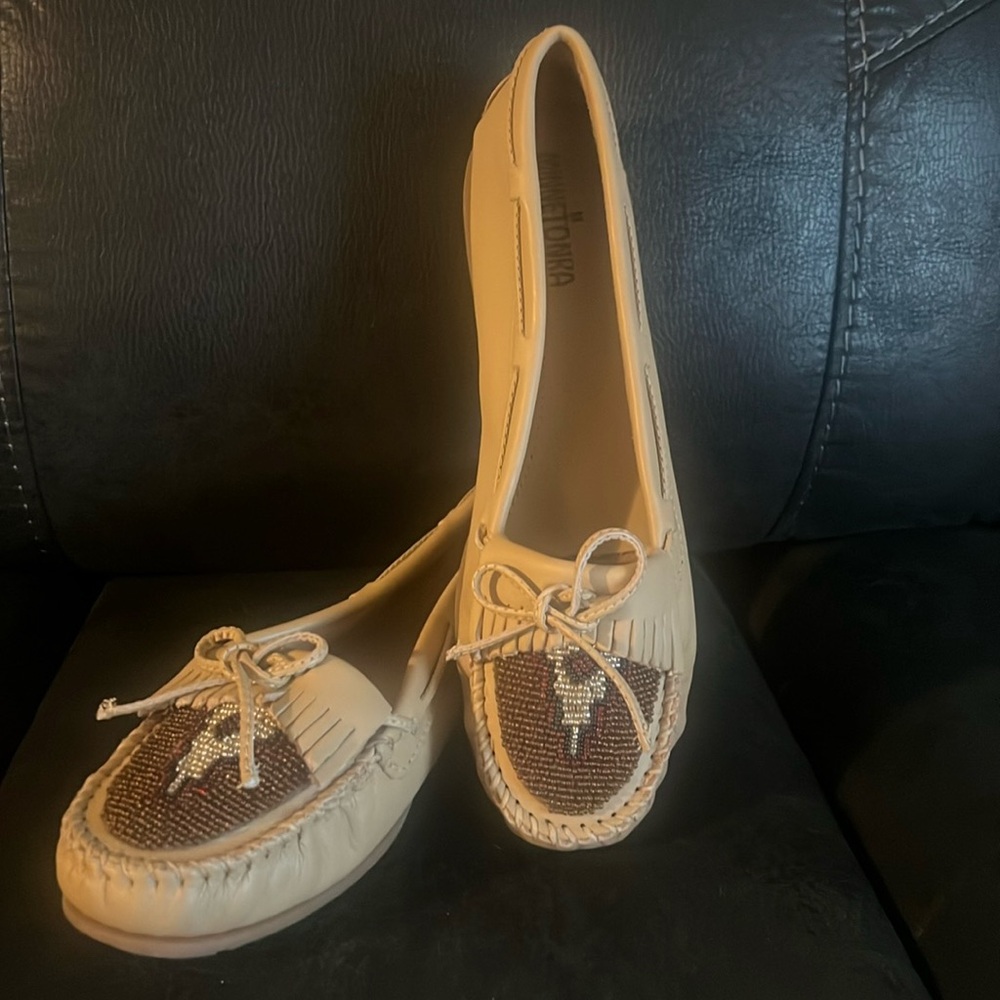 Minnetonka Sand Colored Moccasins Size 10 NWT